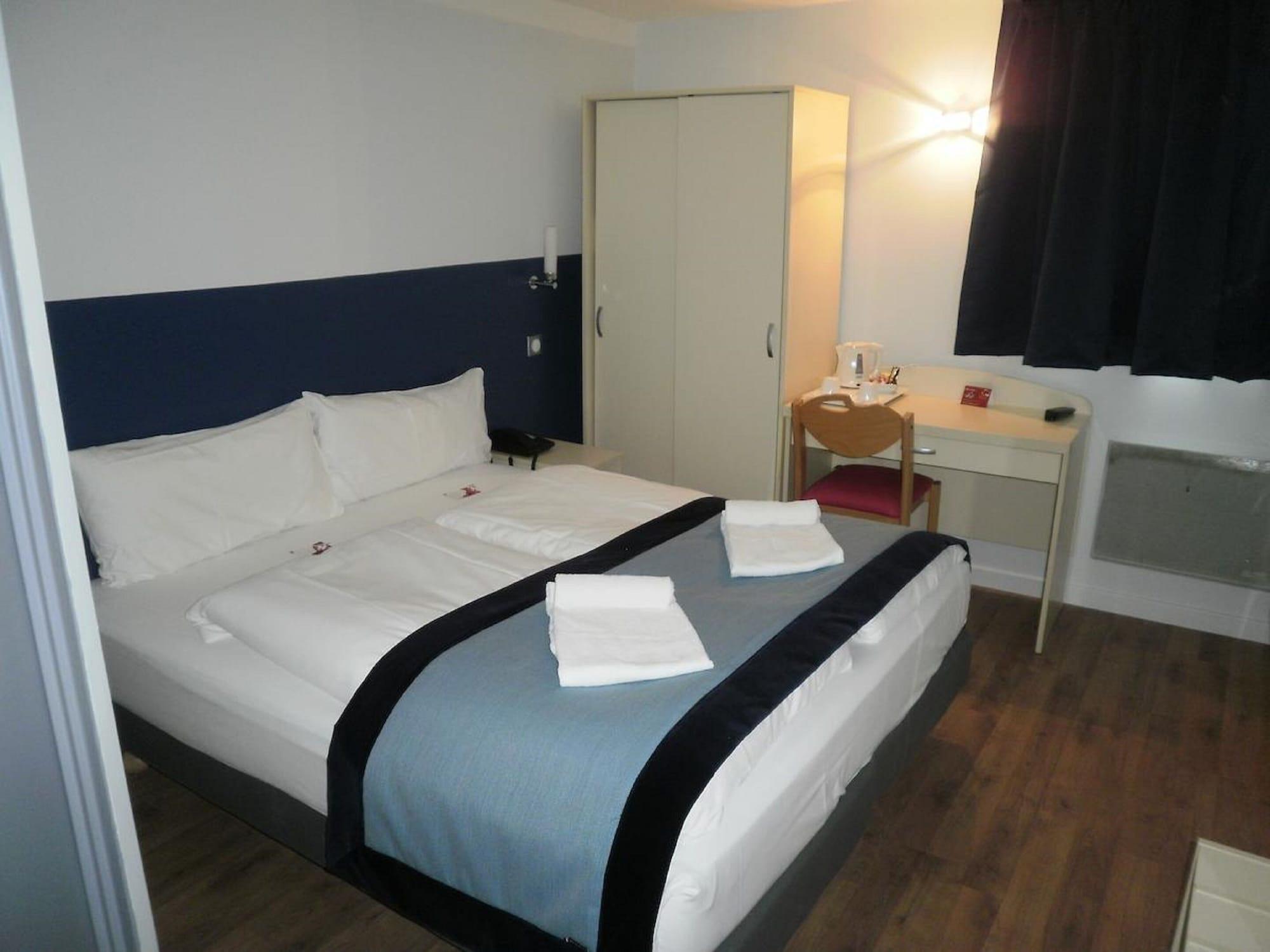 Hotel L'Amandier Nanterre Kültér fotó