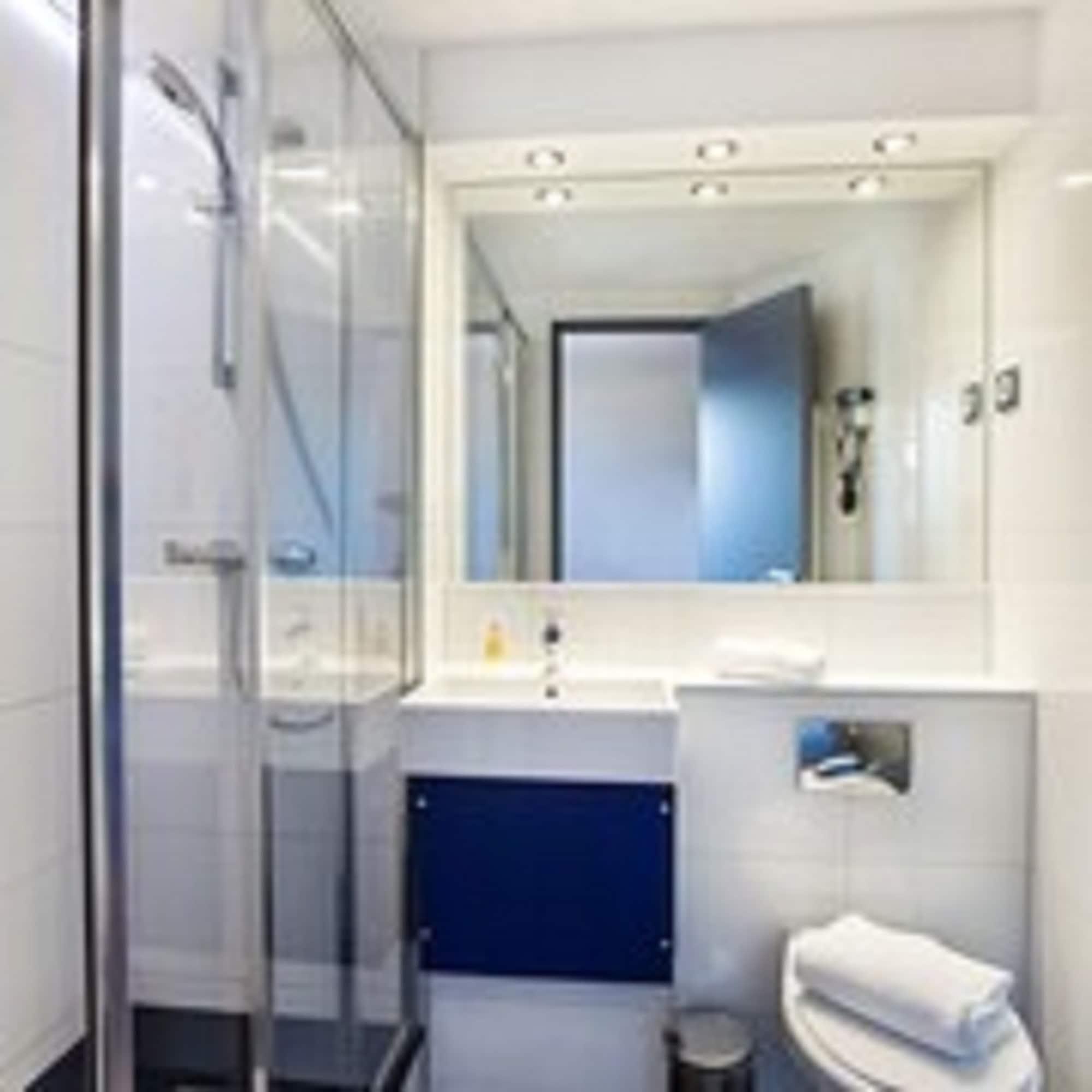 Hotel L'Amandier Nanterre Kültér fotó