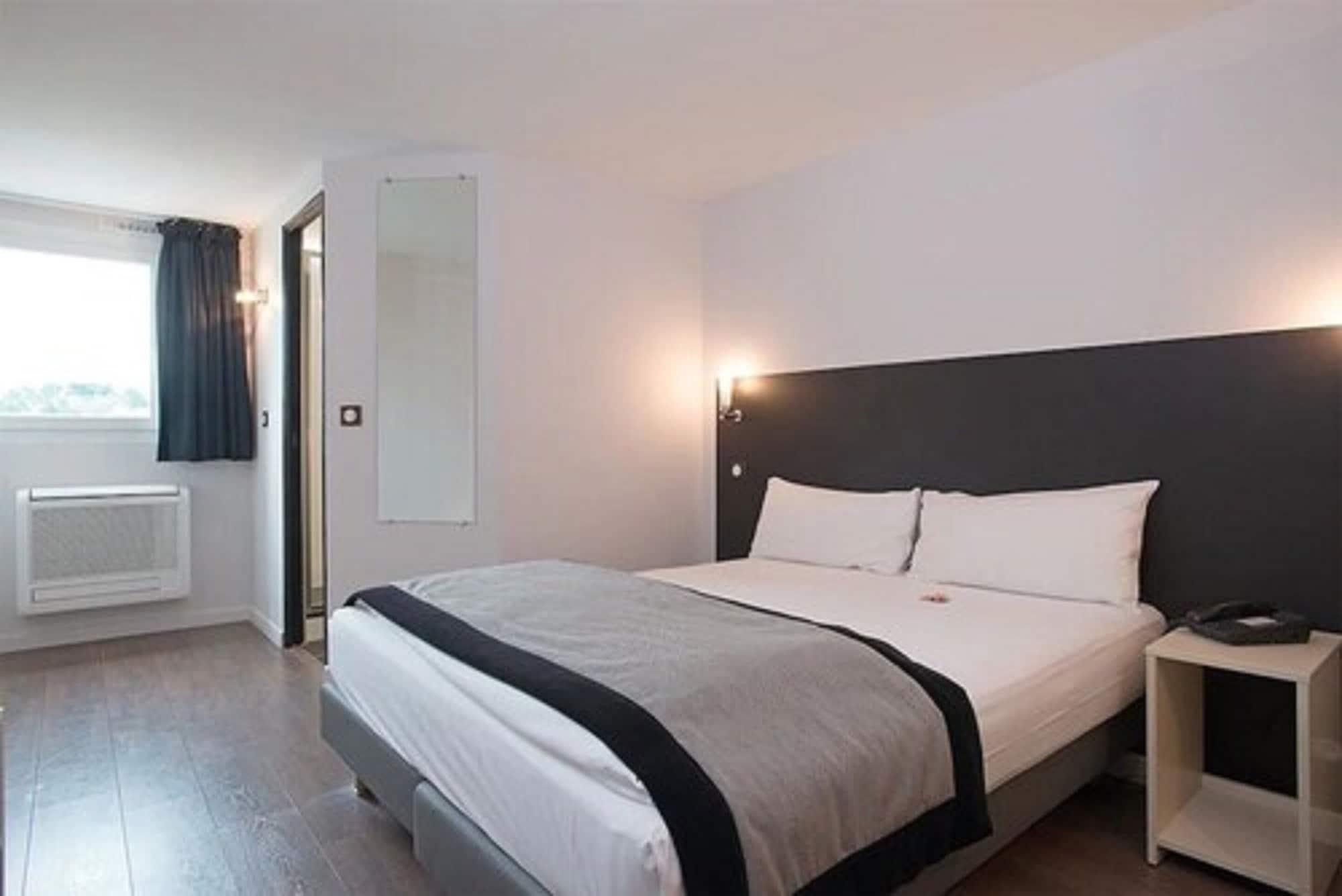 Hotel L'Amandier Nanterre Kültér fotó