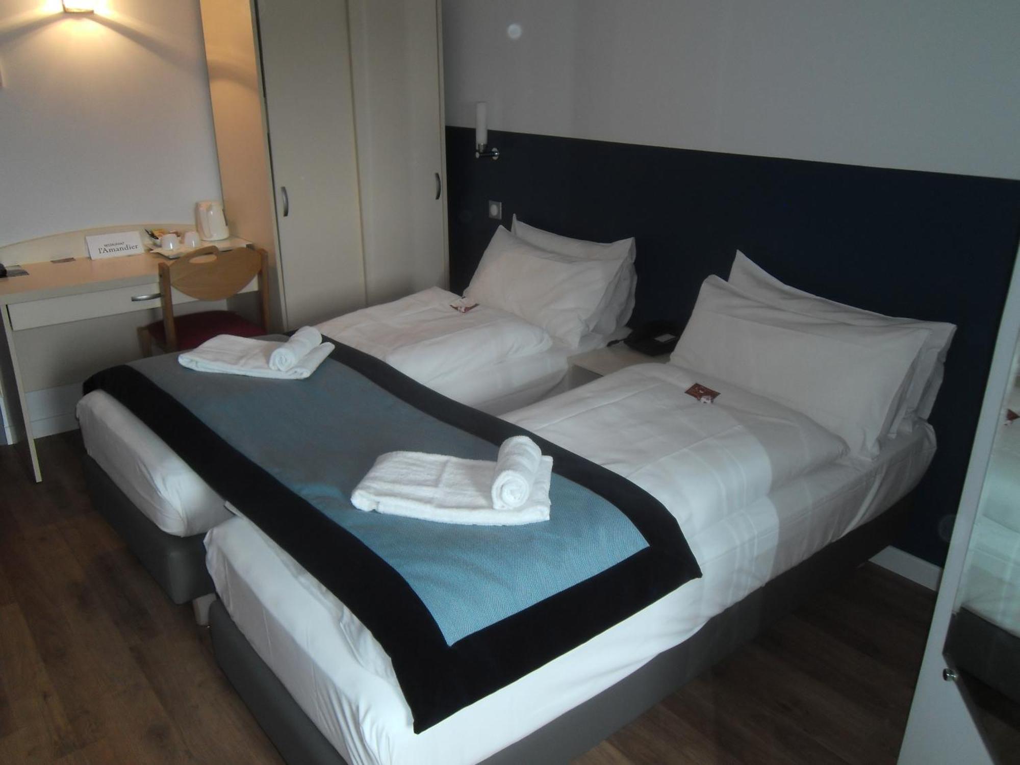 Hotel L'Amandier Nanterre Szoba fotó