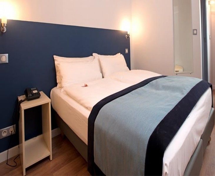 Hotel L'Amandier Nanterre Kültér fotó