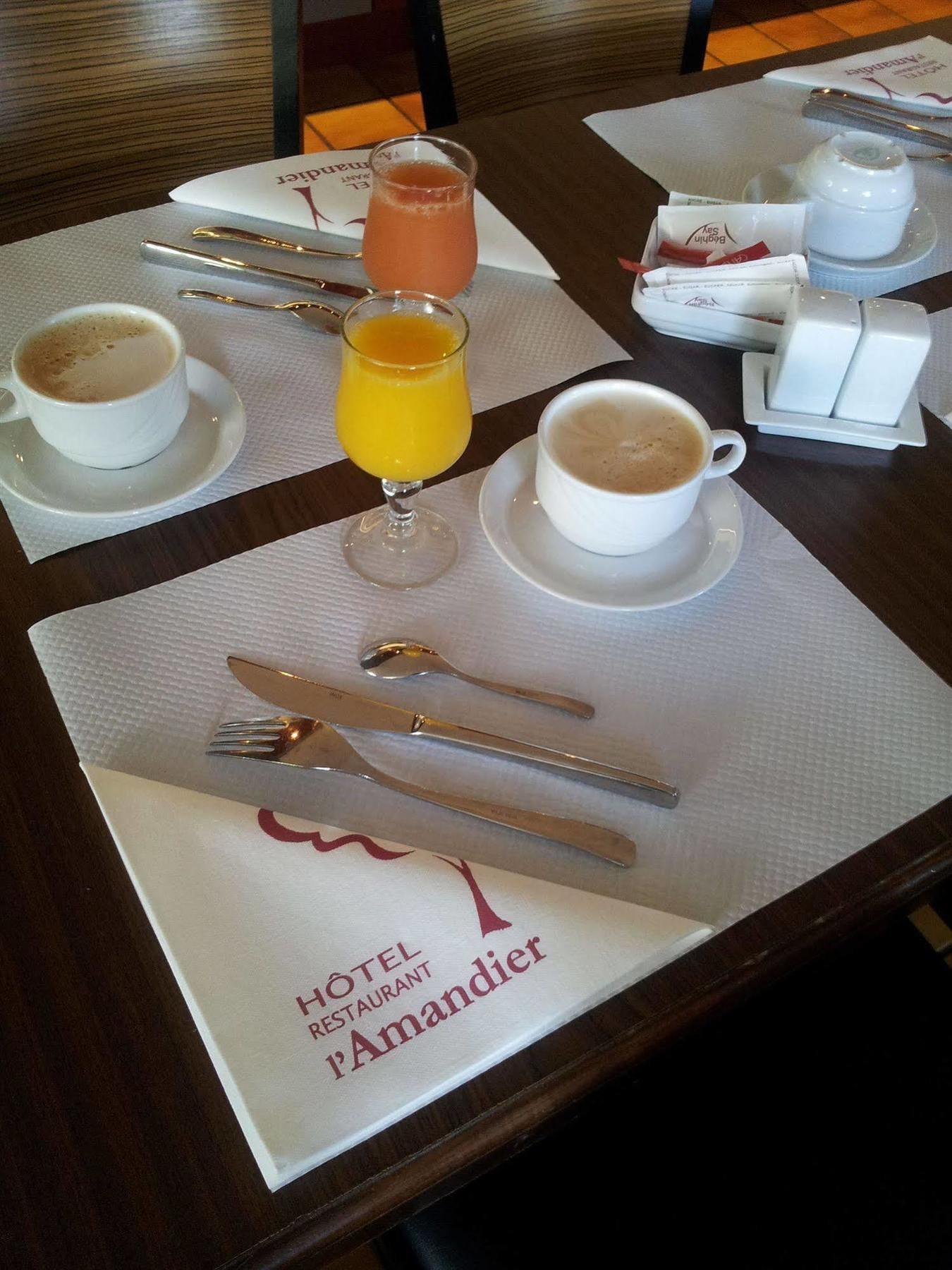 Hotel L'Amandier Nanterre Kültér fotó