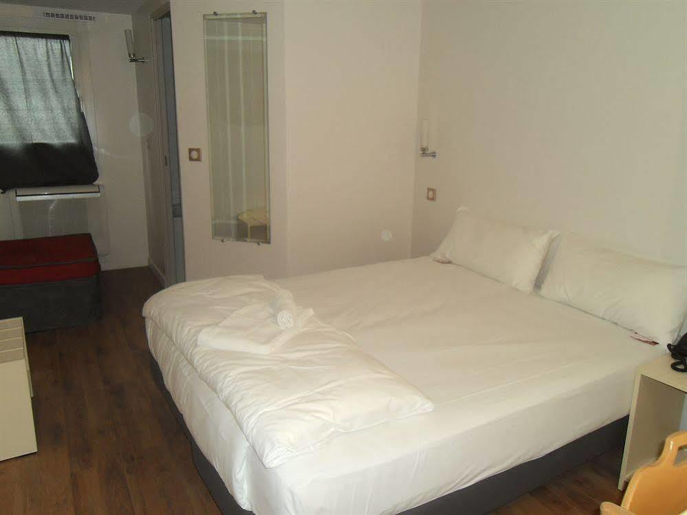 Hotel L'Amandier Nanterre Kültér fotó