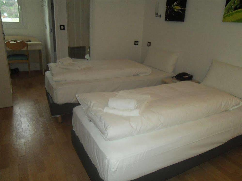 Hotel L'Amandier Nanterre Kültér fotó